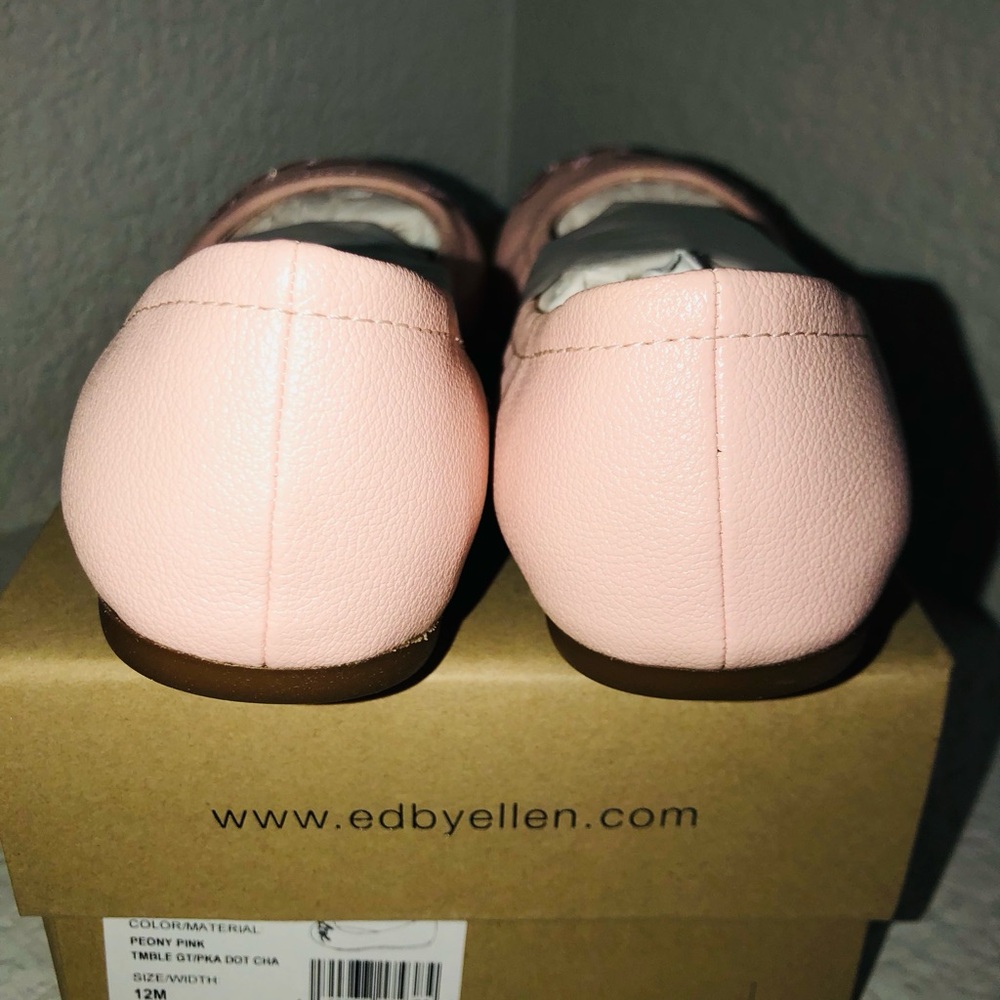 Ellen Degeneres Pink 'Love' Embroidered Kids Ballet Flats - Picture 10 of 11